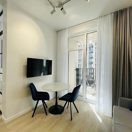Modern Apartment In The Old Town 基輔 外观 照片
