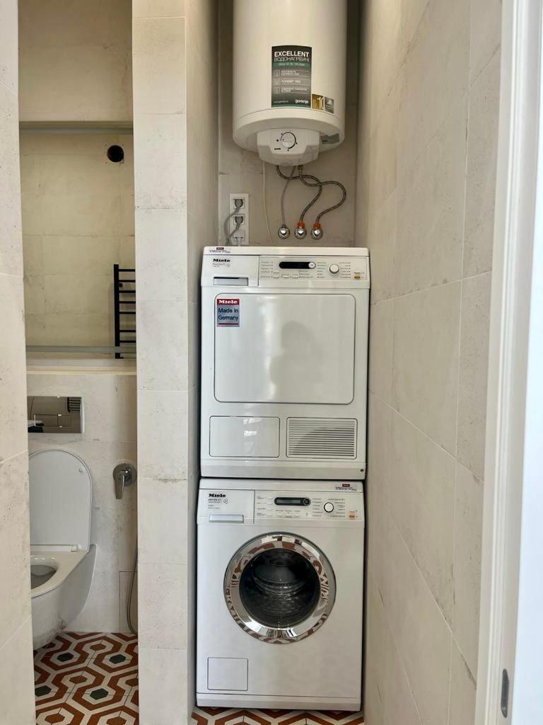 Modern Apartment In The Old Town 基輔 外观 照片
